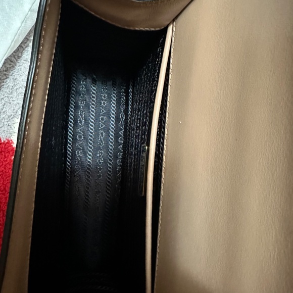 Authentic Prada saffiano leather beige purse - Picture 4 of 6